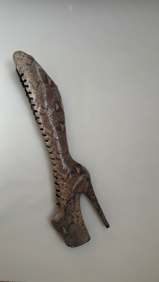 Overknee / snake in brown/tan size 8 us/ 38 eu