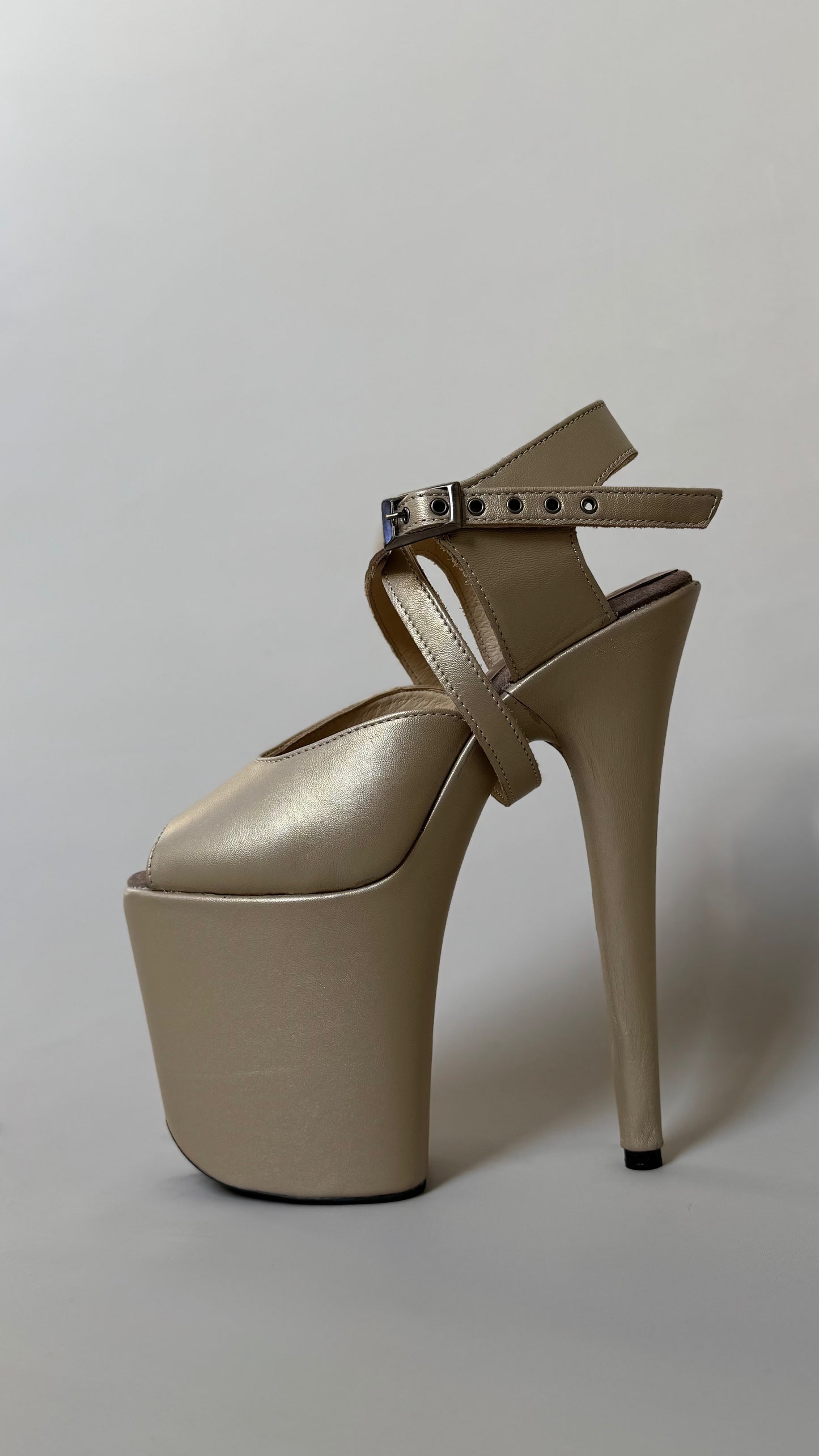 PRE-ORDER CHAMPAGNE Sandal size 5-10 (SAMPLES)