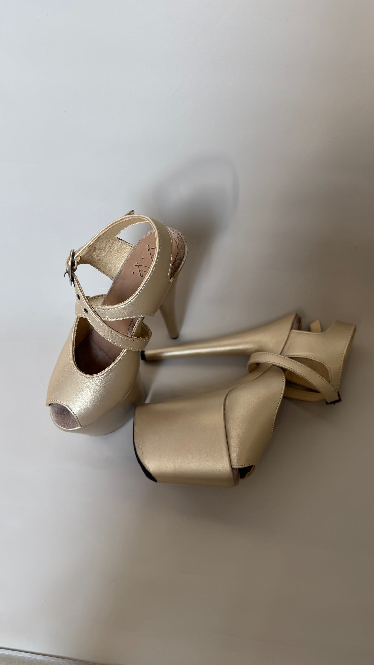 PRE-ORDER CHAMPAGNE Sandal size 5-10 (SAMPLES)