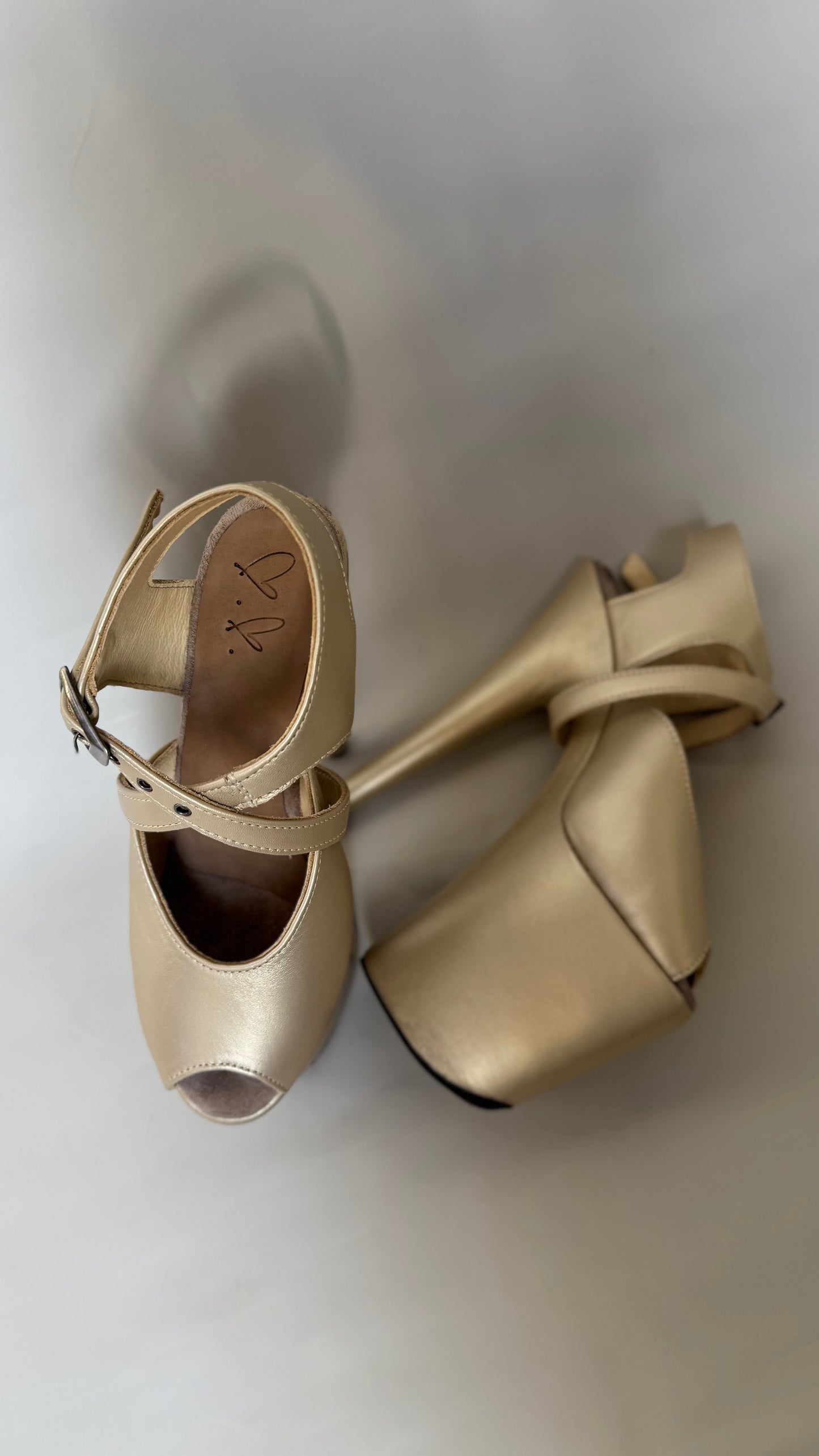 PRE-ORDER CHAMPAGNE Sandal size 5-10 (SAMPLES)