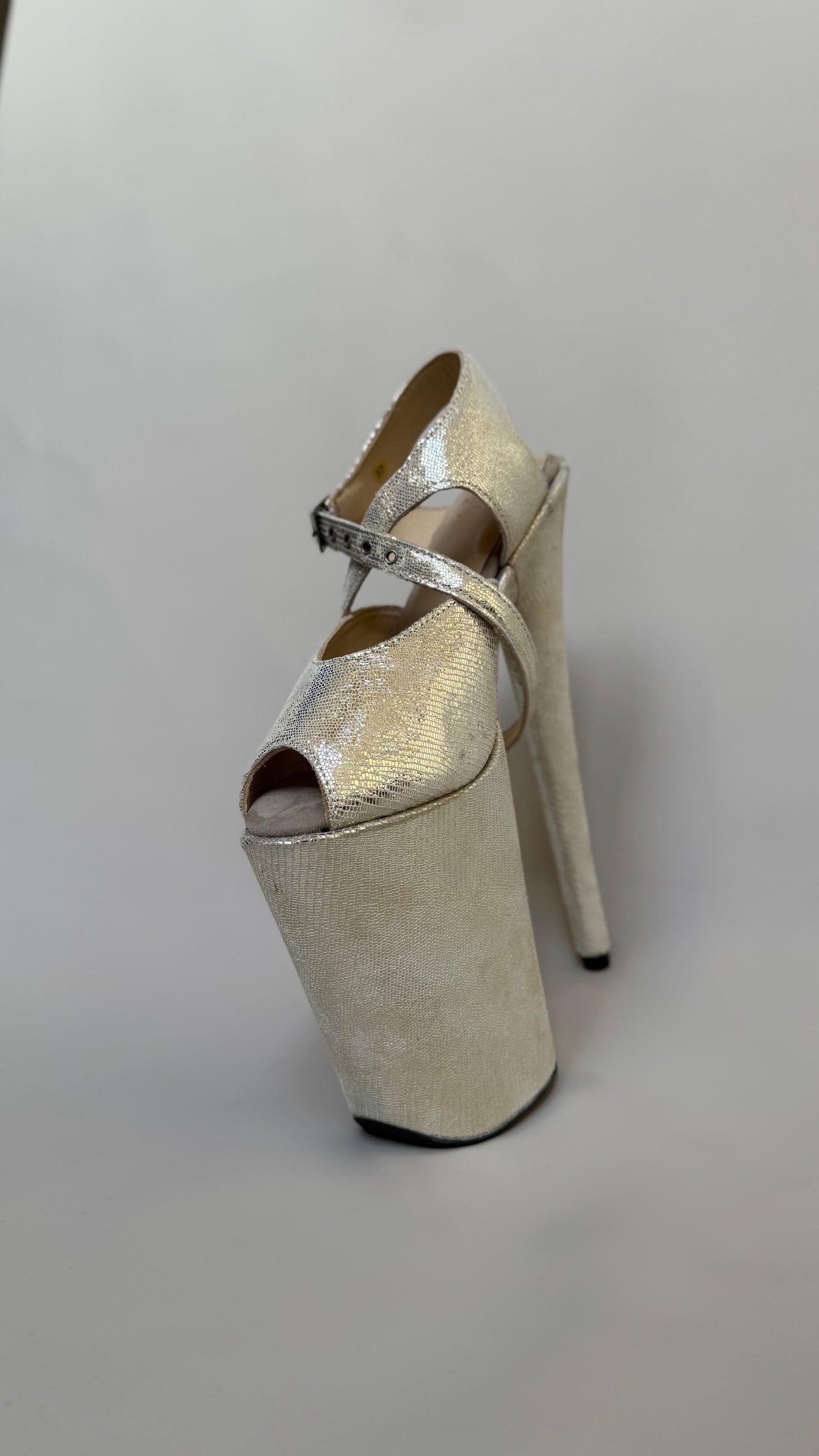 SANDAL SILVER & GOLD GLOW 9 inch