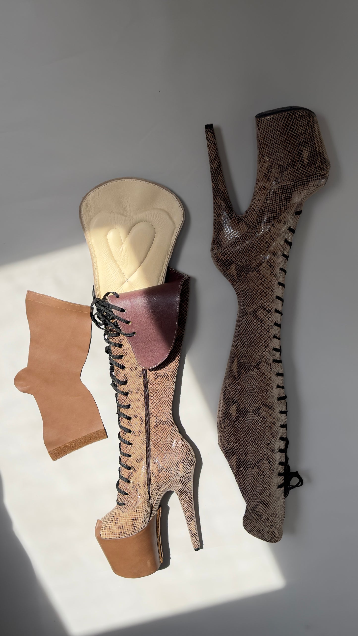 Overknee / snake in brown/tan size 8 us/ 38 eu