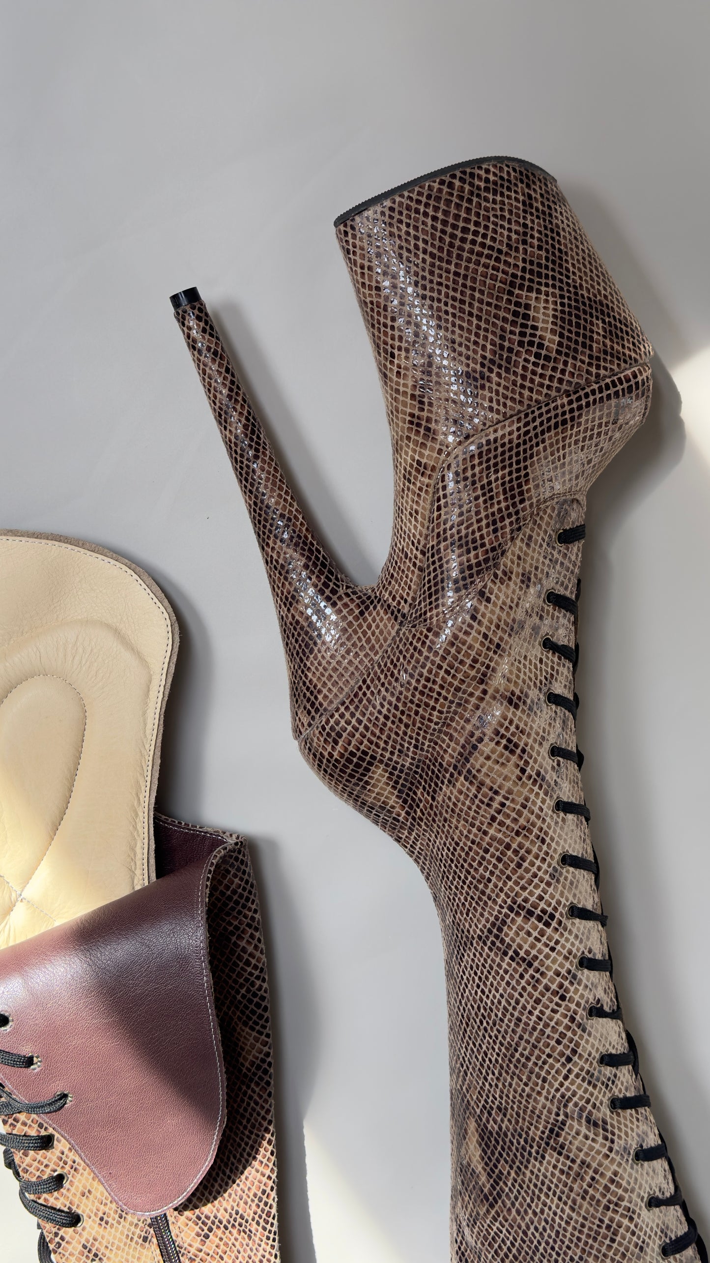 Overknee / snake in brown/tan size 8 us/ 38 eu