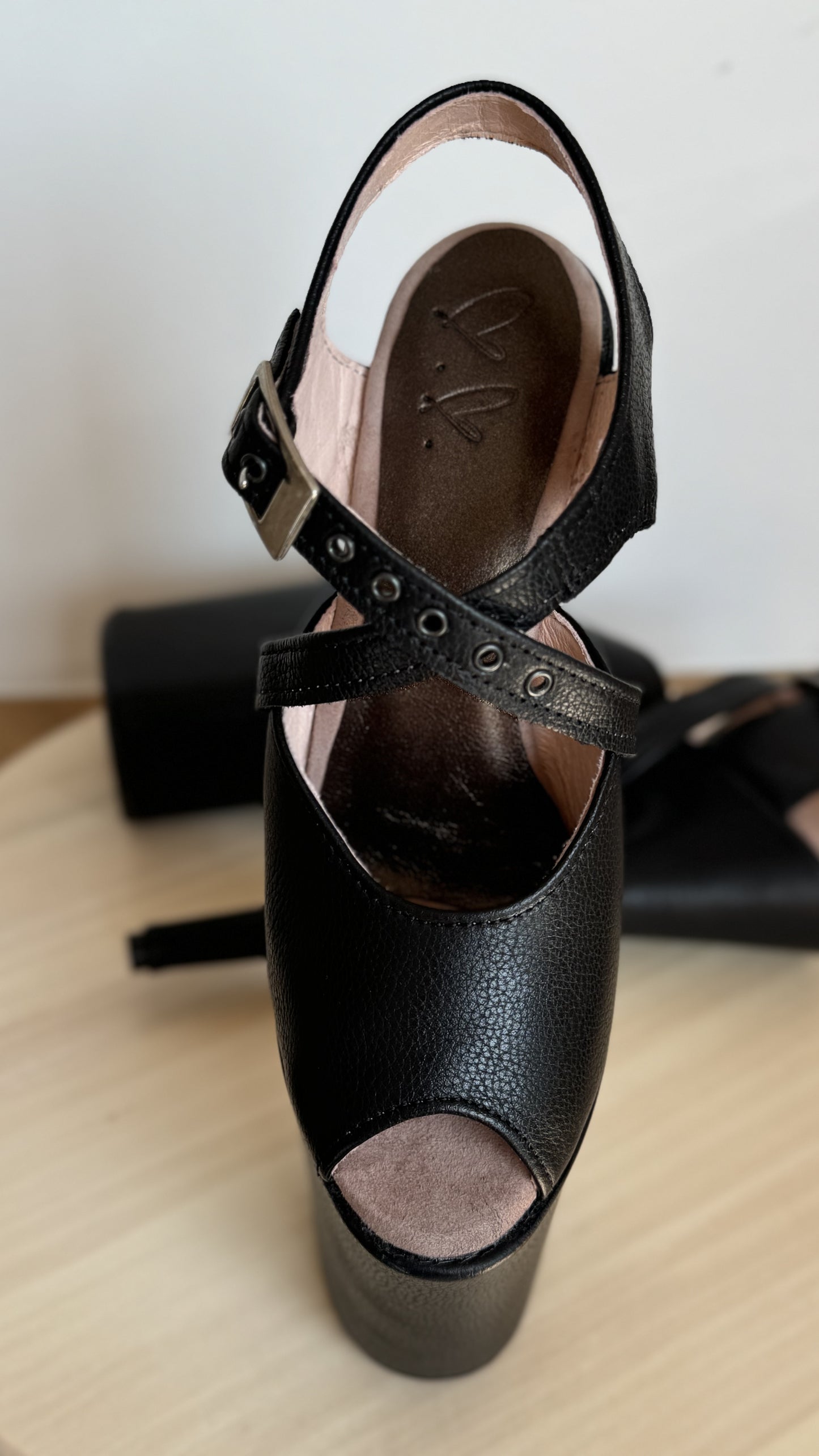 PRE-ORDER Sandal size 6 / 7 / 8 (SAMPLES)