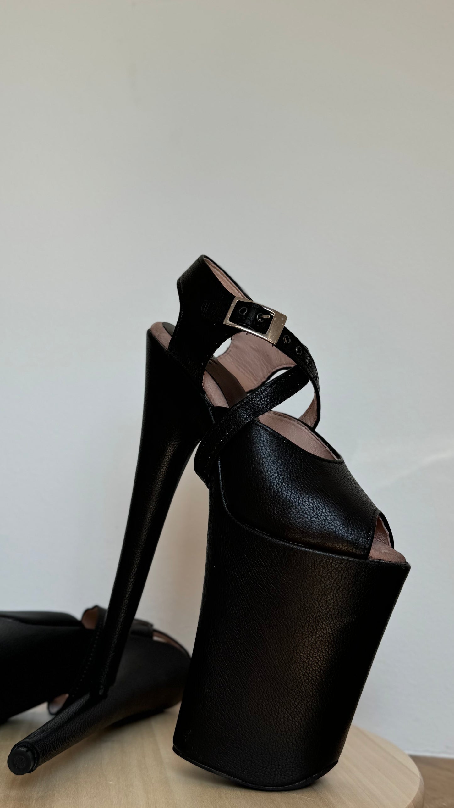 PRE-ORDER Sandal size 6 / 7 / 8 (SAMPLES)