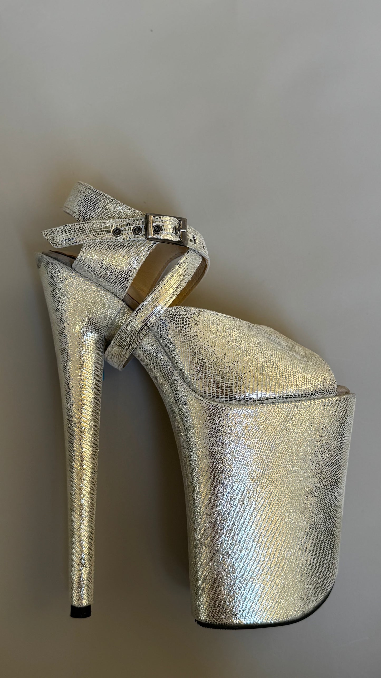 SANDAL SILVER & GOLD GLOW 9 inch