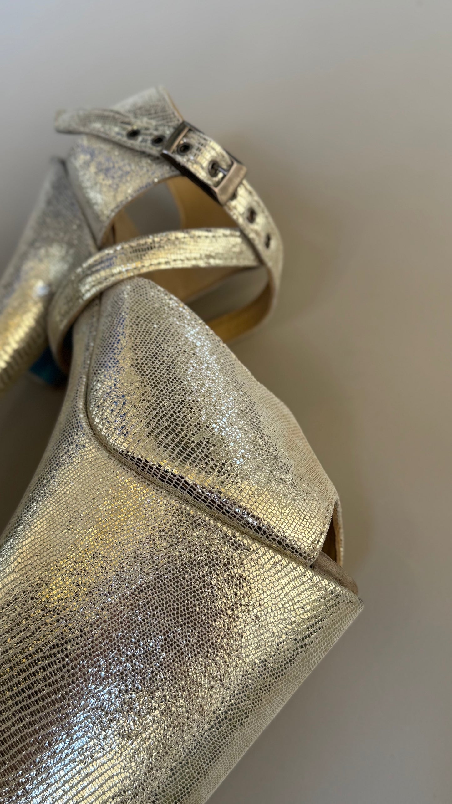 SANDAL SILVER & GOLD GLOW 9 inch
