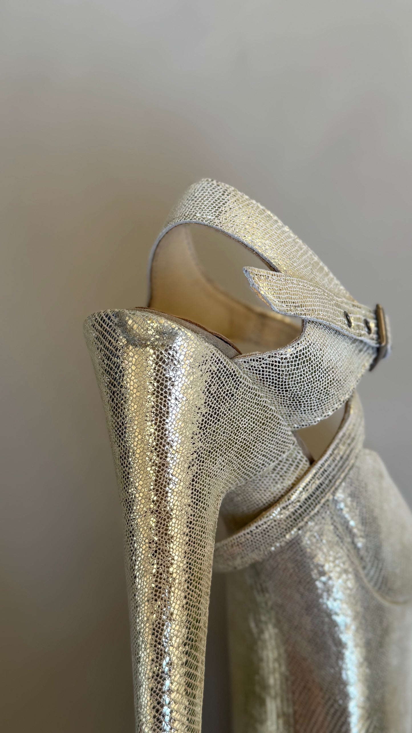 SANDAL SILVER & GOLD GLOW 9 inch
