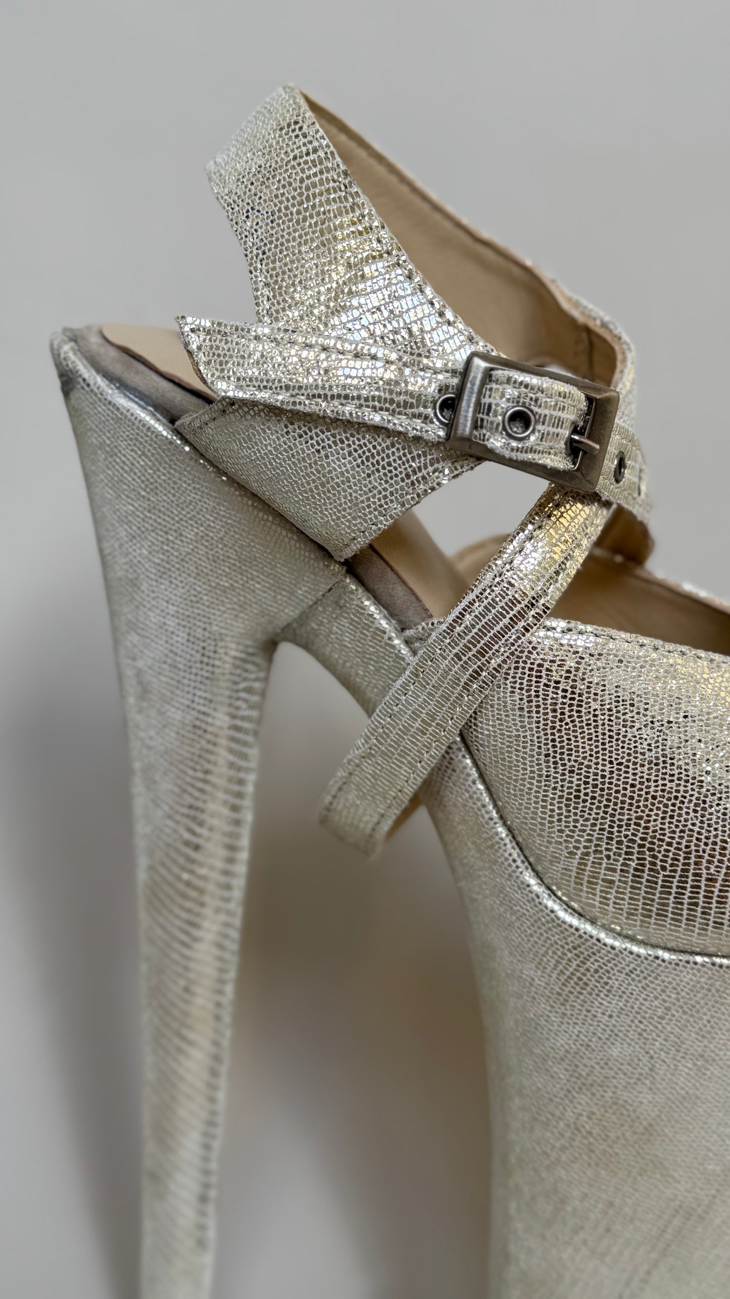 SANDAL SILVER & GOLD GLOW 9 inch