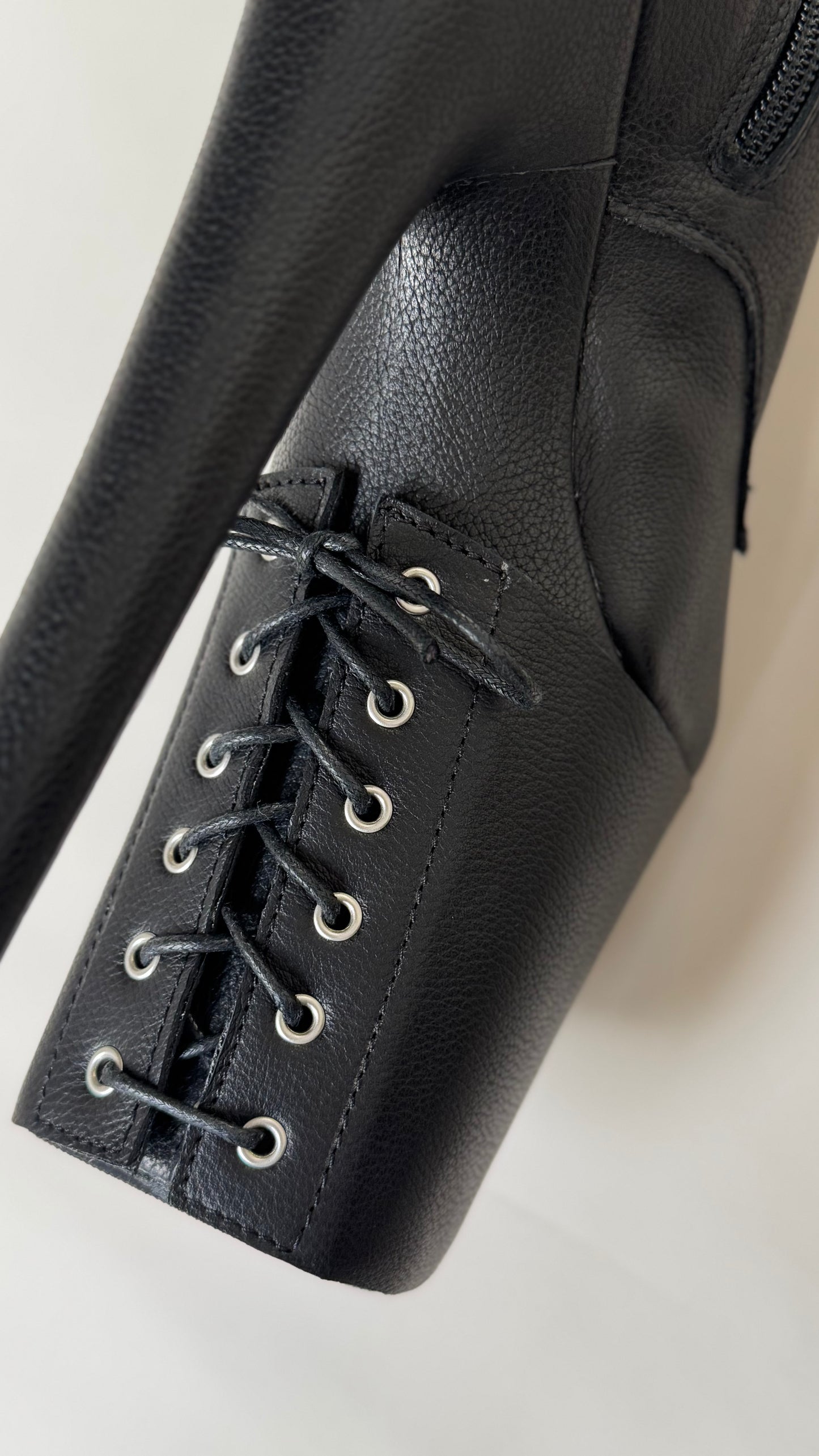 PRE-ORDER BLACK CAVIAR Overknee