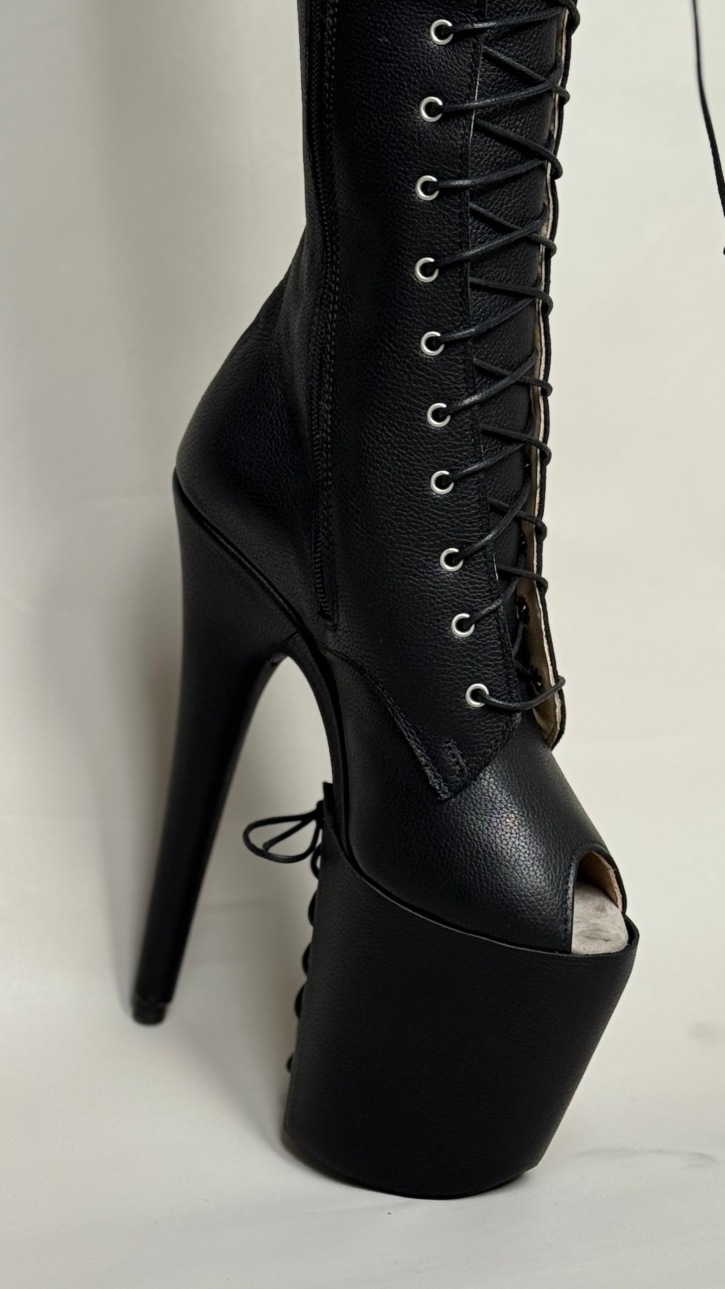 PRE-ORDER BLACK CAVIAR Overknee